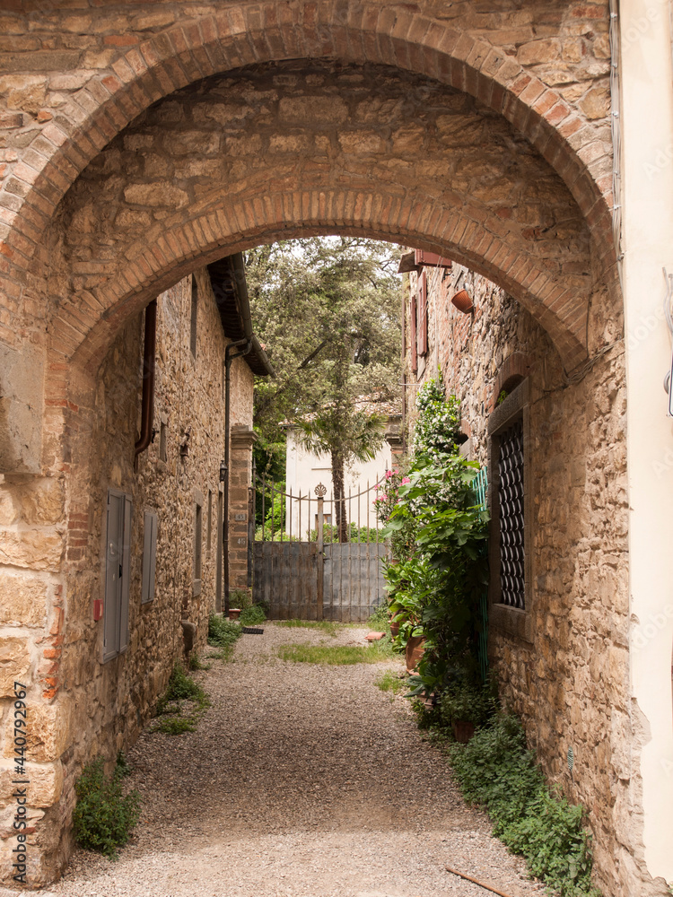 Italia, Toscana, il paese di Panzano in Chianti. Il borgo antico.
