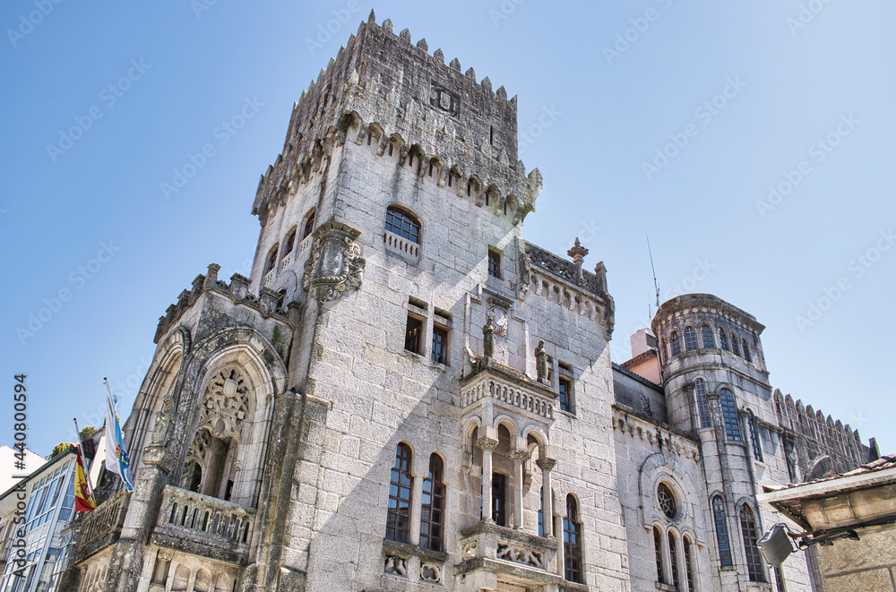 Hermoso e histórico edificio del concello de Porriño, Galicia, España