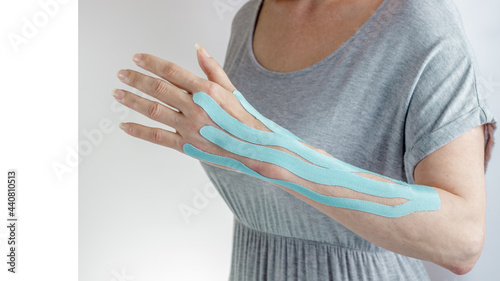 Quadro em tela Female arm with blue medical moisture resistant elastic kinesio tape to protect against edema