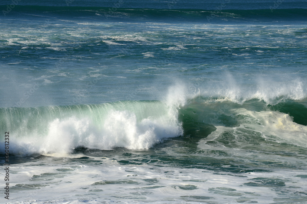 strong ocean wave