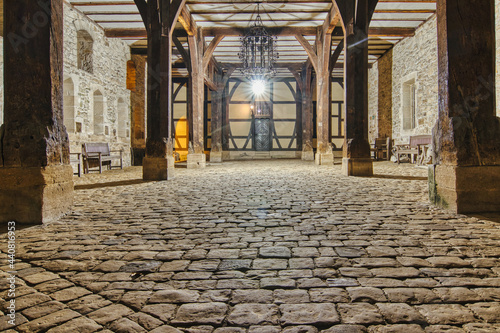 Klosterhof im Laternenlicht