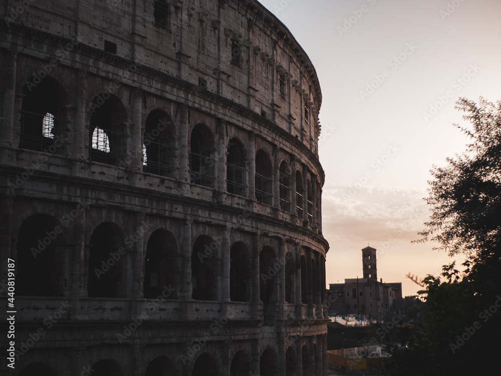 Roma, Colosseo con tramonto d'estate