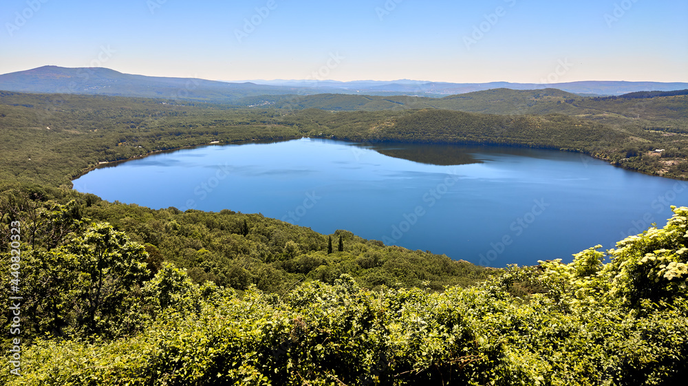 Lake Sanabria in the Puebla de Sanabria. Zamora, Spain. Lago de Sanabria en la Puebla de Sanabria. Zamora, España