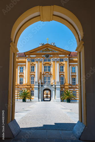 Obraz na płótnie Eingangsbereich zum Stift Melk in der Wachau - Österreich w salonie