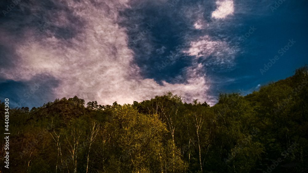 Cloudes over trees