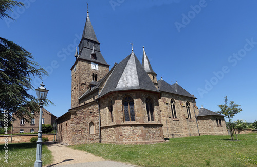 katholische Pfarrkirche St. Gereon in Dürscheven © etfoto