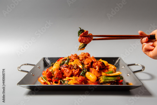 매콤, 달콤, 맛있는 춘천 닭갈비