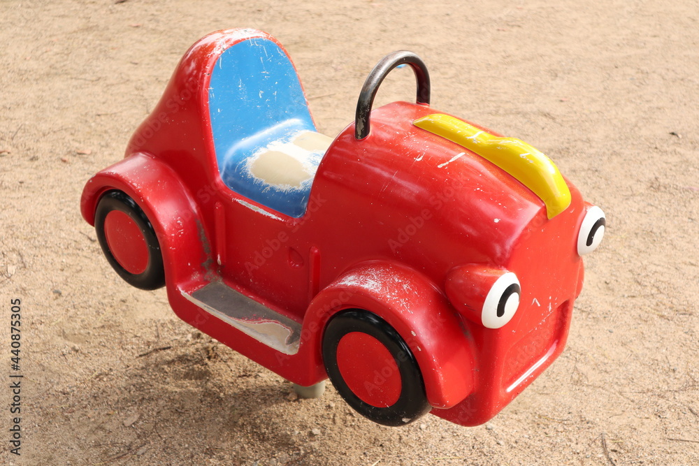 日本の公園の遊具 車のロッキング遊具 日本の公園の遊具 車のロッキング遊具