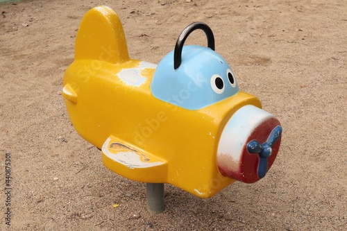 日本の公園の遊具　飛行機のロッキング遊具