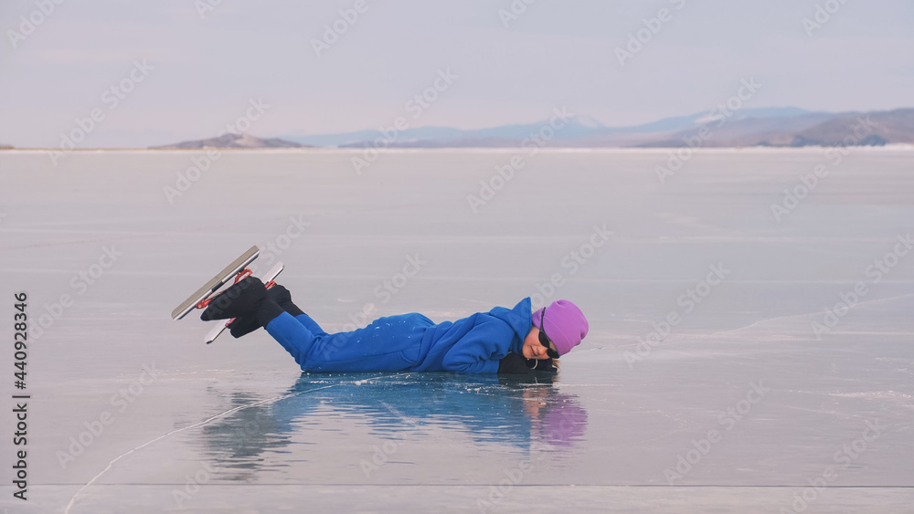 Naklejka premium The child train on ice speed skating. The athlete stretches, warms up, rest. The kid girl skates in winter in sportswear, sport glasses. Children speed skating short long track. Outdoor slow motion.