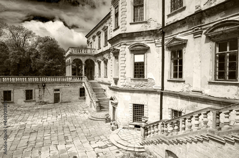 Obraz premium old authentic houses in the old europe castle