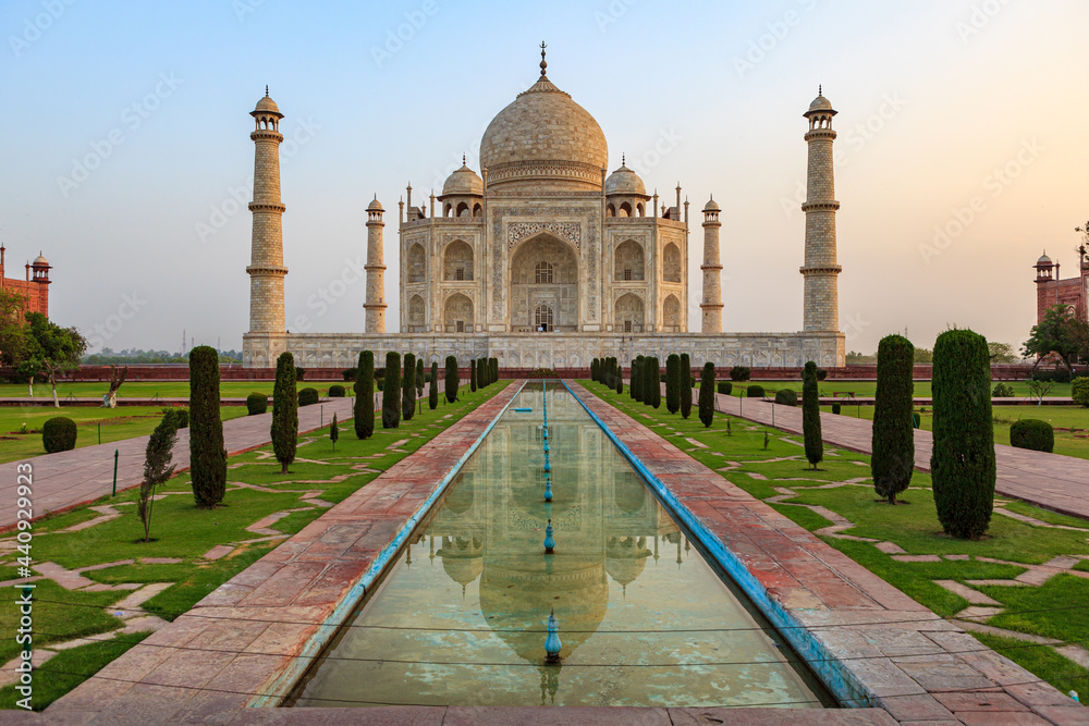 Fototapeta premium The Taj Mahal in India