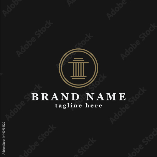 Law firm lawyer services, luxury vintage crest logo Premium Vector