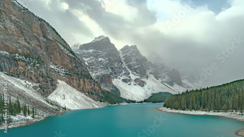 Fototapeta Naklejka Na Ścianę i Meble -  Beautiful Moraine Lake in Banff national park 