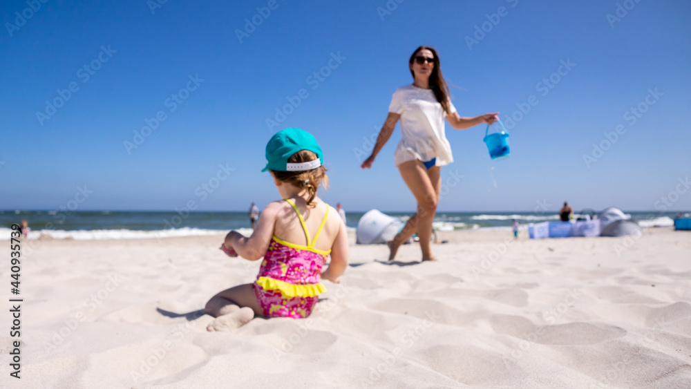 Fototapeta premium Dziecko na plaży