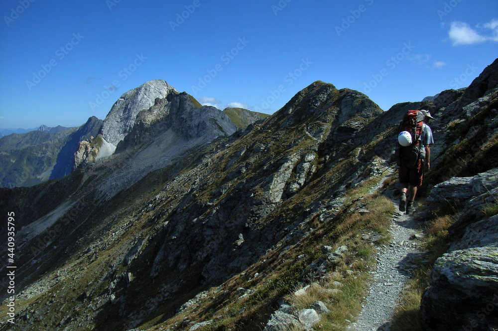 Ein Berg Wanderer auf dem Karnischen Höhenweg
