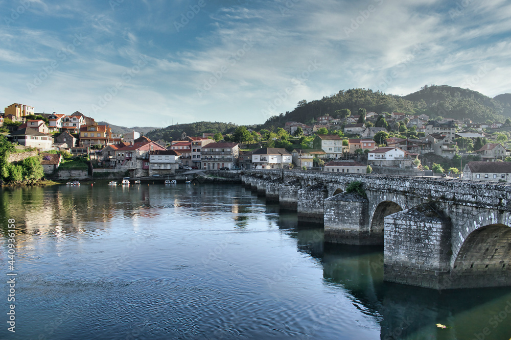 Puente medieval de Ponte Sampaio sobre el río Verdugo, provincia de Pontevedra, España