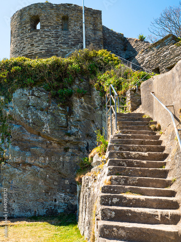 Foto Stone steps leading to the ruins of the blockhouse at the 16th century St Catherine's Castle, at Fowey, on the south coast of Cornwall, UK