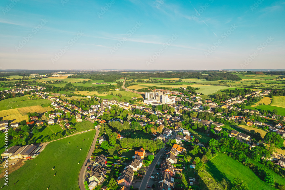 An aerial view of the town of Kleinbettingen.
