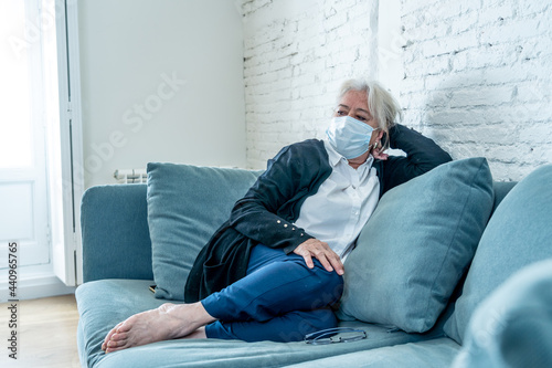 Depressed senior woman with facemask feeling lonely after loosing husband due to coronavirus © SB Arts Media