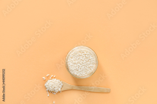 Uncooked white rice in a gl...