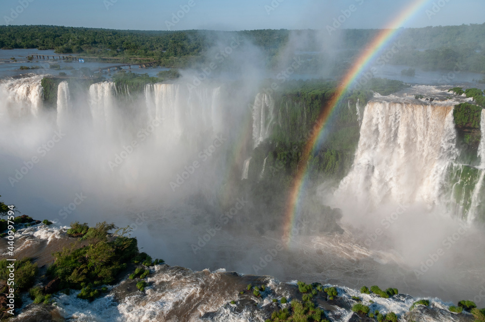Cataratas do Iguaçu em Foz do Iguaçu. Divisa entre Brasil e Argentina e uma das sete maravilhas do mundo natural. Cataratas do Iguaçu em Foz do Iguaçu. Divisa entre Brasil e Argentina e uma das sete maravilhas do mundo natural.