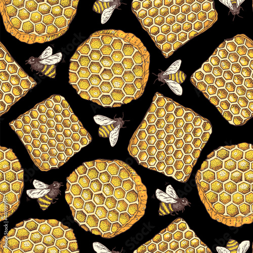 Honeycomb and bee hand drawn vector illustration. Seamless pattern. Healthy food illustration. Design for packaging. Hand drawn background.