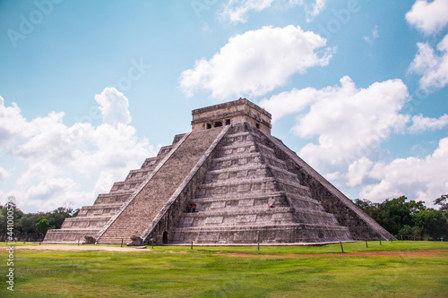 chichen itza pyramid  mexico 