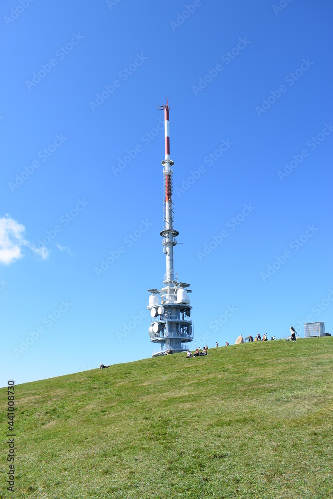 Obraz premium telecommunication tower with antennas
