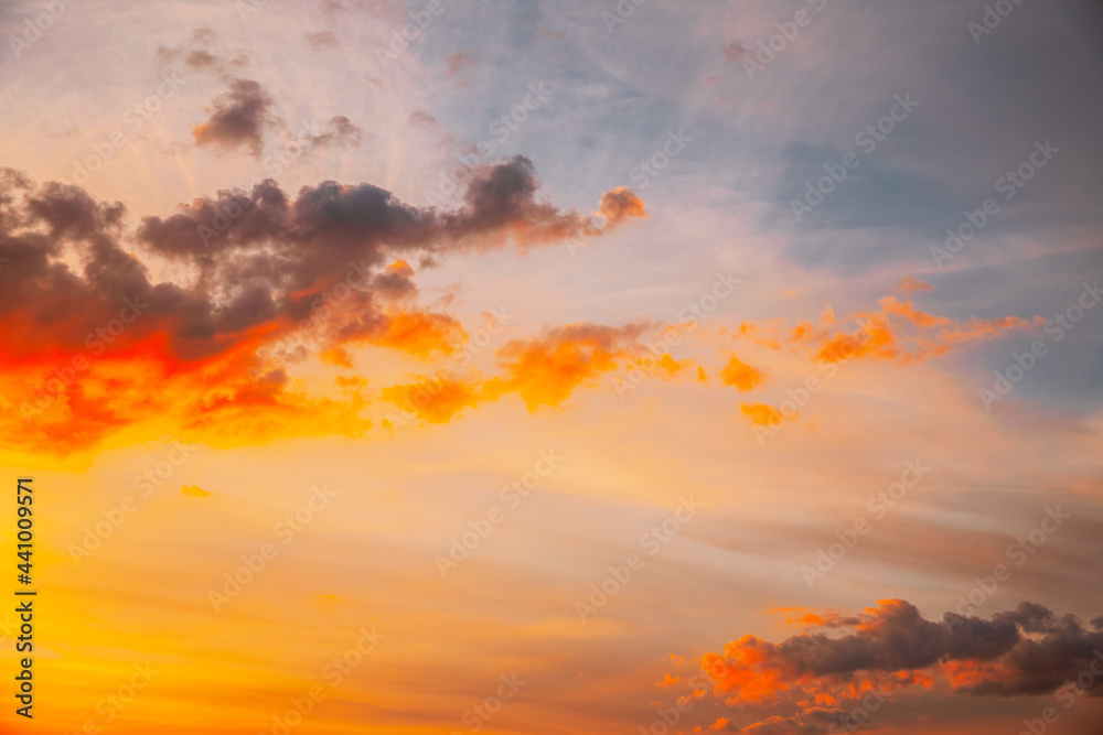 Sunset Cloudy Sky With Fluffy Clouds. Sunset Sky Natural Background. Sunrays, sunray, ray, Dramatic Sky. Sunset In Yellow, Orange, Pink Colors. Summer summertime background