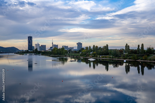 Skyline Wien mit Donau © Christian