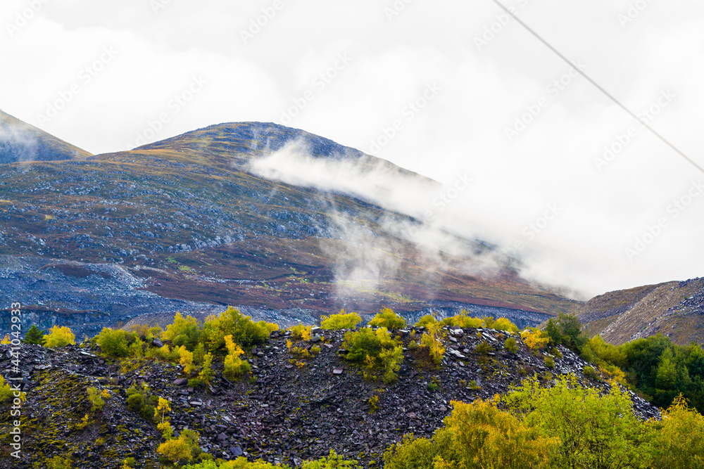 Obraz premium Mountain and cloud