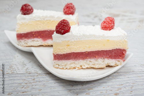 Obraz na płótnie Piece of vanilla slice cake, and raspberries w salonie