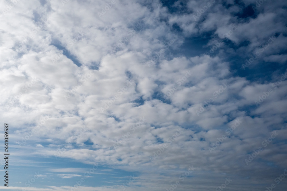 Obraz premium Blue cloudy sky. Nature background