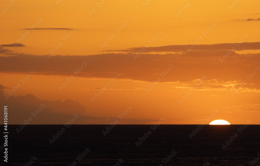sunset on the Hawaiian sea low sun right