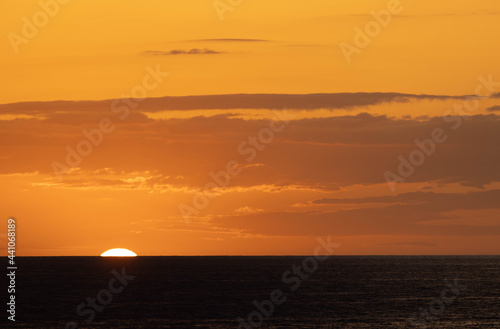 sunset on the Hawaiian sea low sun left