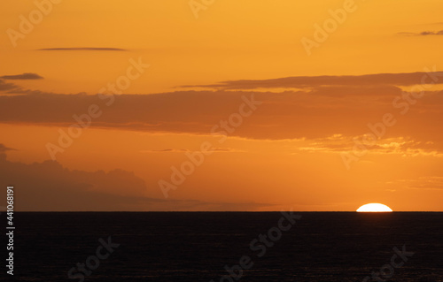 sunset on the Hawaiian sea low sun right © Kenneth