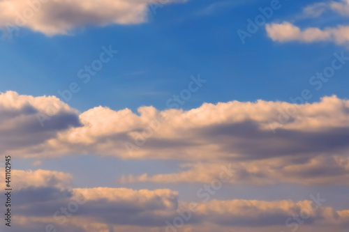 Fototapeta Naklejka Na Ścianę i Meble -  空の風景(夕焼け) 雲が色づき夕焼けが始まる