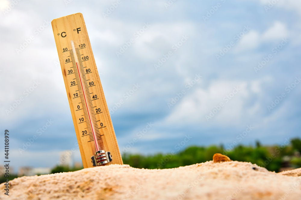 Weather thermometer in the sand against the sky showing a high ambient temperature - obrazy, fototapety, plakaty 