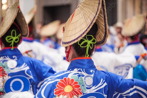 四国、高知県のよさこい祭りのパレード