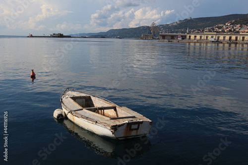 Barca in mezzo all'acqua © Filippo