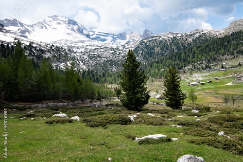 Im Fanes Senes Nationalpark - Ideale Landschaft zum Wandern und Bergsteigen - Fanes Senes Nationalpark - Dolomiten, Südtirol photo