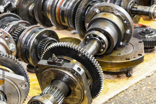 Friction clutch of the gearbox of the cnc machine tool.