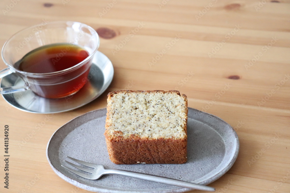 食欲の秋、パウンドケーキを食べる 食欲の秋、パウンドケーキを食べる