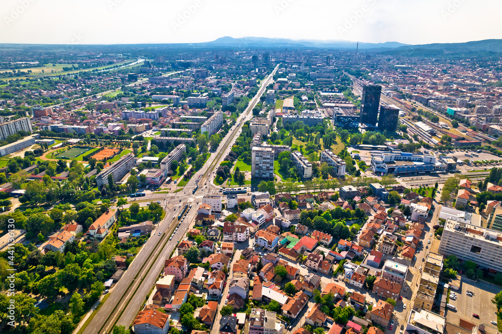 Obraz premium Aerial view of Vukovarska Drziceva intersection in Zagreb