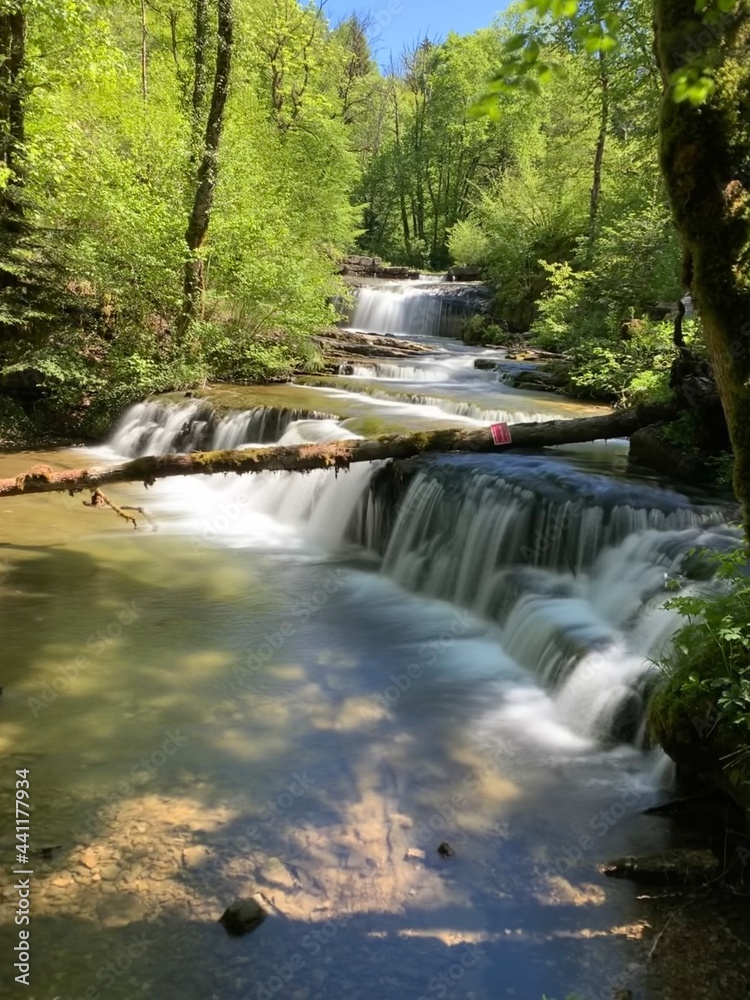 Cascades du hérisson dans le Jura en France Cascades du hérisson dans le Jura en France