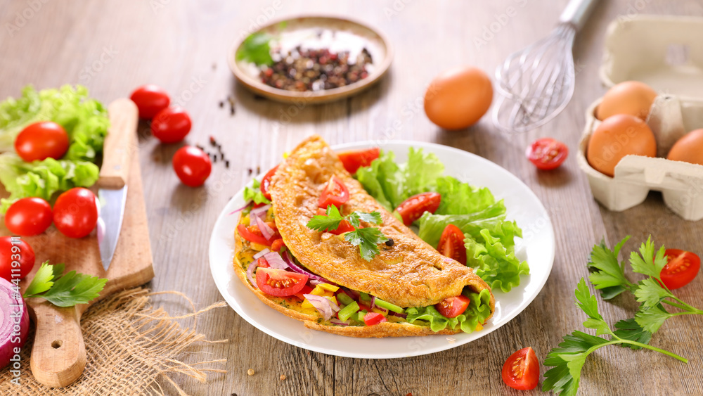 omelet with vegetable and lettuce omelet with vegetable and lettuce