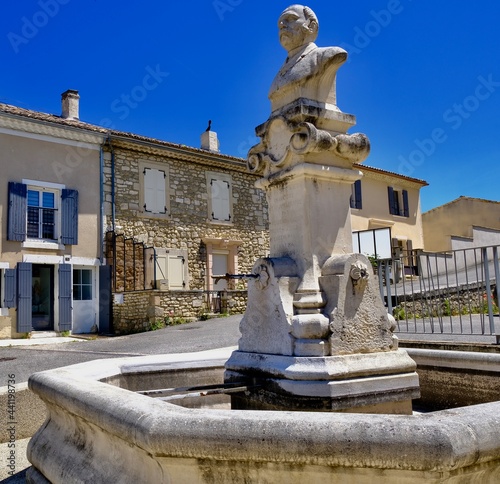 fontaine monument aux mort montségur sur Lauzon drôme france