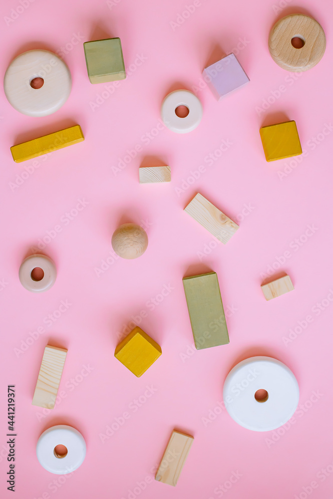Fototapeta premium pink background with object wooden square ball colorful pattern