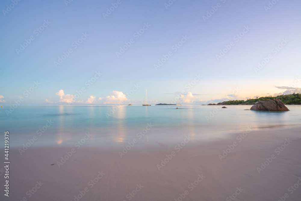 Fototapeta premium sunrise at tropical beach anse lazio on praslin on the seychelles